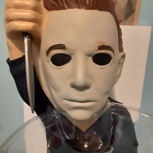 Michael Myers Halloween Greeter - Picture 8 of 15